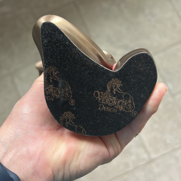 Veronese Design Bronze Finish Table Clock (Dali) - Picture 3 of 3